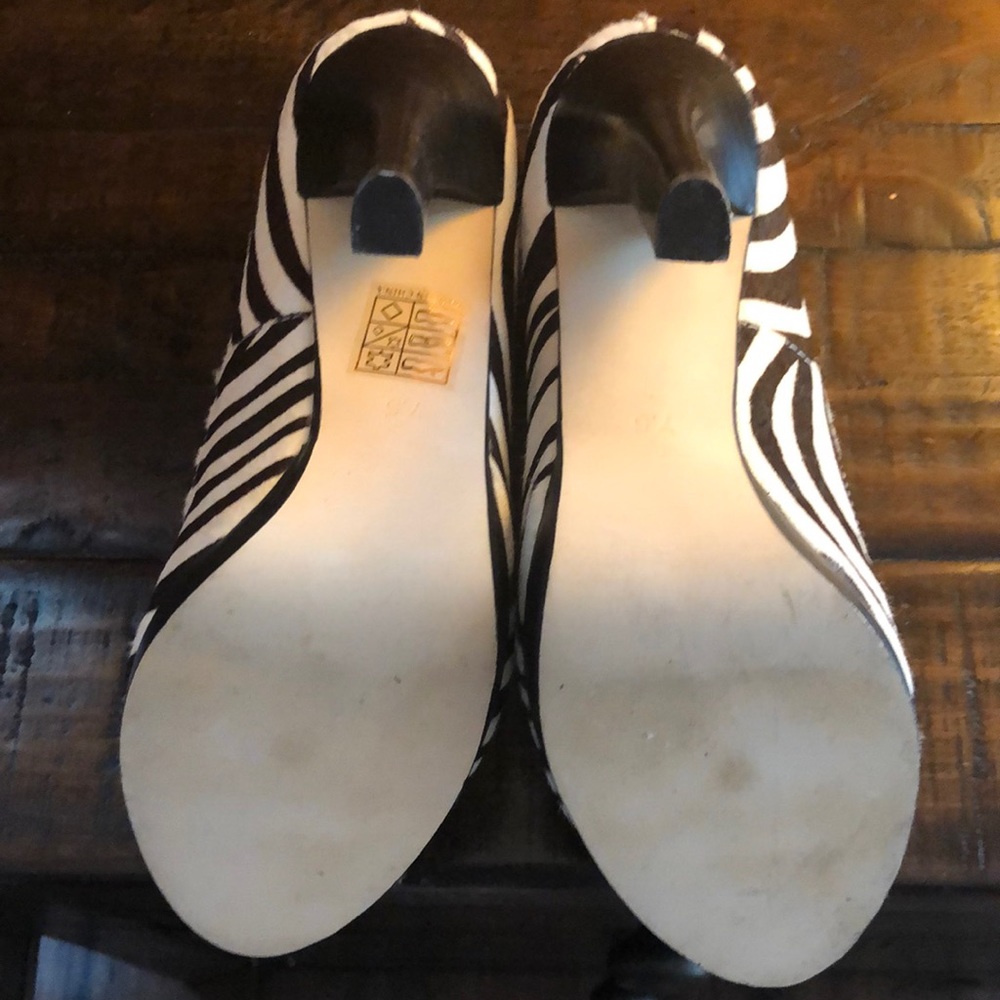 Shoes - Picture 4 of 5